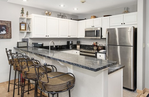 Edwards Condo | Aspenwood Lodge In Arrowhead, short walk to the Ski Lift, free garage parking!