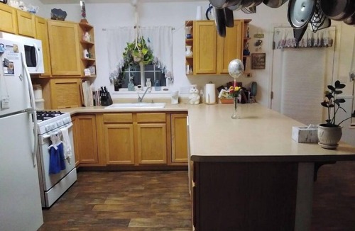 Grand Junction House | ATTN TRAVELING PROFESSIONAL, room for rent long term.