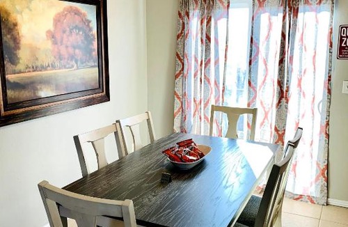 Aurora House | Aurora 2 King Beds Updated, Cozy Home