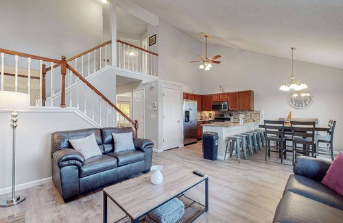 Prides Crossing House | Aurora Family-Friendly Home Near Quincy Reservoir