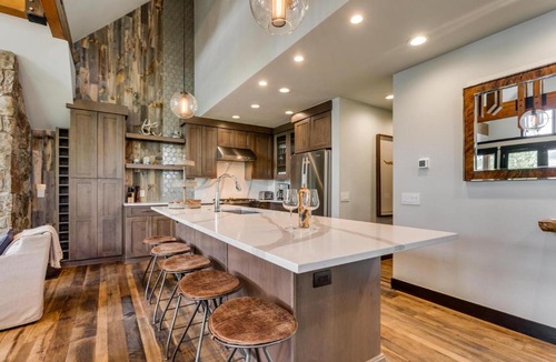 Four O'Clock House | Aussie Elegance at Slopeside