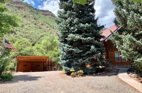 Glenwood Springs House | Authentic Large Colorado Cabin close to the Roaring Fork River! Very private