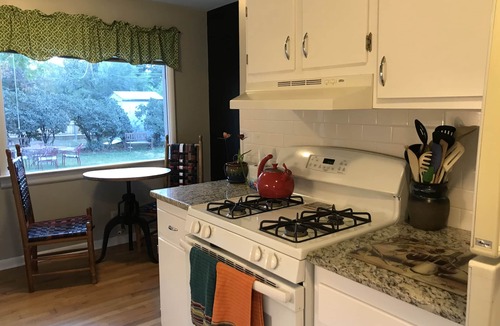 Central Colorado Springs House | Available again Nov 2024! - #StayArtsyCOS adorable downtown home, dog-friendly
