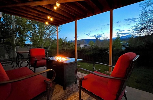 Northwest Colorado Springs House | Available Thanksgiving Week Stunning views of Pikes Peak Dogs Welcomed!