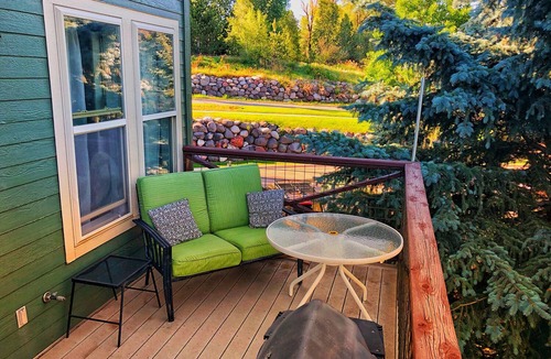 Basalt House | Awesome Lakeside Townhome corner unit with beautiful mountain views