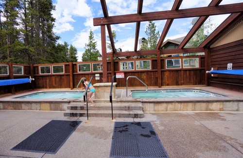 Four O'Clock House | Awesome Townhome Near Snowflake Lift-Short walk to Town!