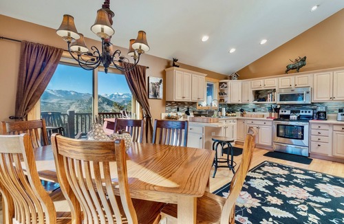 Windcliff Estates House | Awestruck Luxury Vacation Home at Windcliff by RedAwning