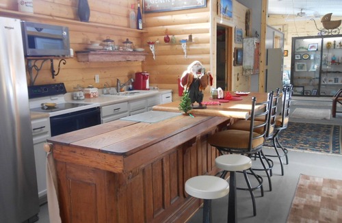 Gardner House | Badito Guesthouse - Hiking out the door Nearby lakes Golf & Fishing Mtn Views