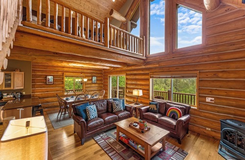 Bailey Cabin | Bailey Bear Haus - Colorado Mountain Log Cabin Getaway. Pet friendly!