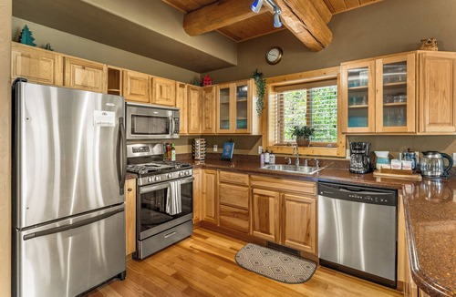Bailey Cabin | Bailey Bear Haus - Colorado Mountain Log Cabin Getaway. Pet friendly!