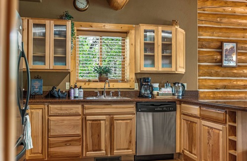 Bailey Cabin | Bailey Bear Haus - Colorado Mountain Log Cabin Getaway. Pet friendly!