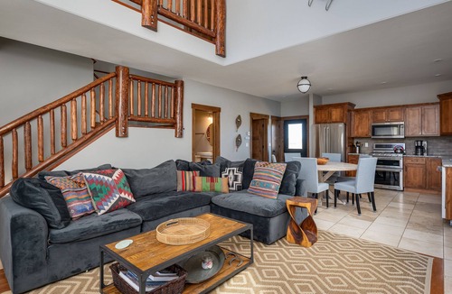 Fraser House | Balsh Hideaway | Covered Deck | Private Hot Tub | Luxe Cabin in WP
