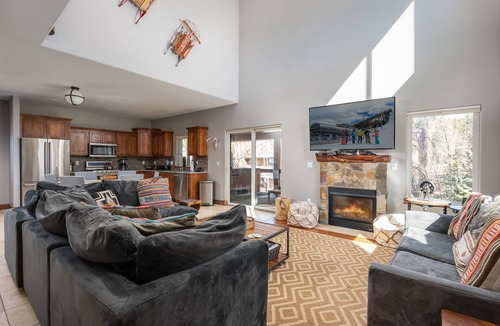 Fraser House | Balsh Hideaway | Covered Deck | Private Hot Tub | Luxe Cabin in WP