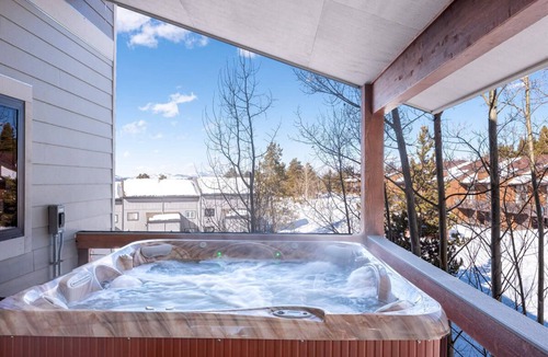 Fraser House | Balsh Hideaway | Covered Deck | Private Hot Tub | Luxe Cabin in WP