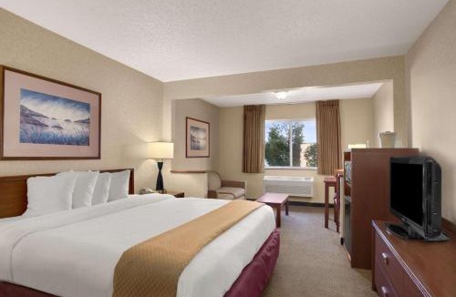 Golden Hotel | Baymont by Wyndham Golden/Red Rocks