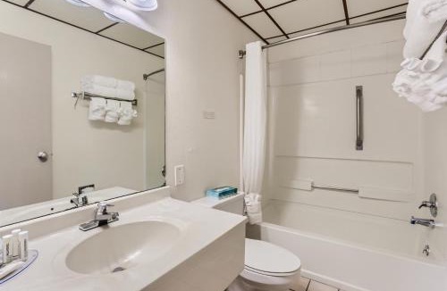 Loveland Hotel | Baymont by Wyndham Loveland - Fort Collins Area
