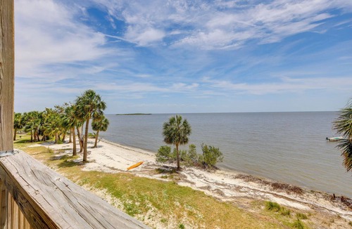 Cedar Key Apartment | Beach & Pool Access at Condo on Cedar Key!