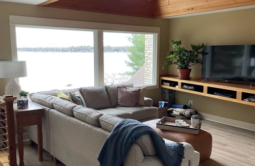 Baldwin House | Beachfront 2 Bed/1 Bath on Big Star Lake w/dock access and pristine beach.
