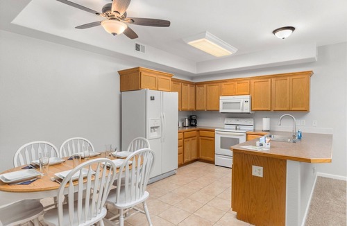 Windsor Condo | Beacon at the Lakes - Cozy & Bright 2bd/2ba Ground Level Condo