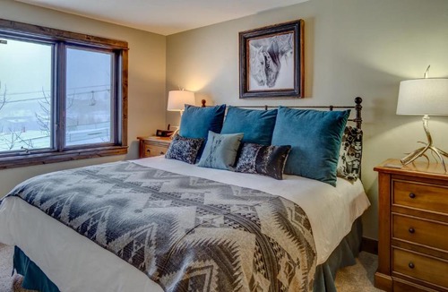 Steamboat Springs Apartment | Bear Claw 308 - Ski-in Ski-out Condo!