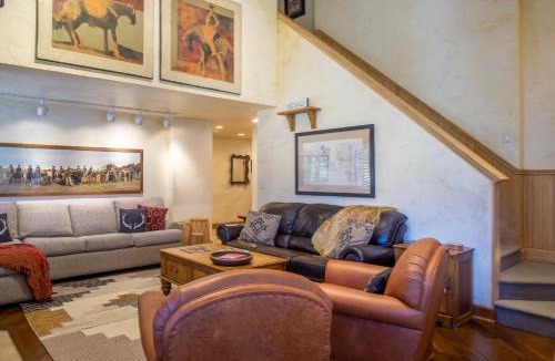 Steamboat Springs Apartment | Bear Claw 615 - Ski-in Ski-out Condo!