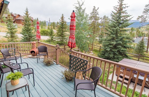 Breckenridge House | Bear Creek Mining Lodge: Mountain Style, Hot Tub