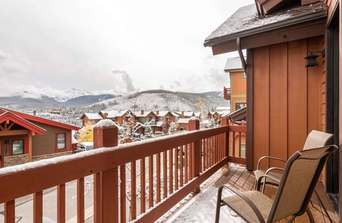 Bear Crossing House | 🐻 Bear Crossing 1390 | Pet Friendly For One Dog | Private Hot Tub