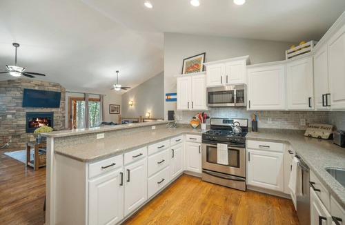 Forest Lakes House | Bear Hug Retreat! 3BD/2.5BA Tranquil Mt Home