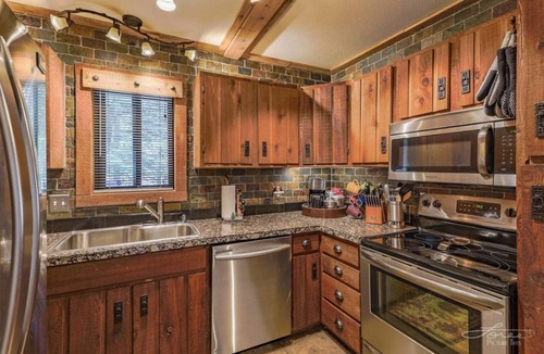 Saint Mary's House | BEAR PARK CABIN, glacier, lakes, fishing & hiking, ATV trails!