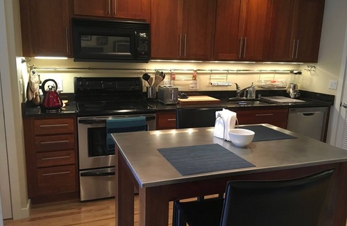 Central Boulder Condo | BEAUTIFUL 1 BEDROOM CONDO IN HISTORIC MAPLETON HILL 5 BLOCKS TO PEARL MALL