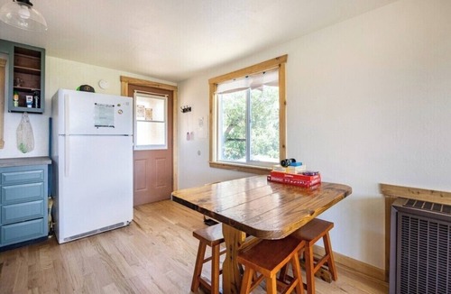 Howard Cabin | Beautiful 2-bedroom cabin in Cotopaxi with stunning mountain views