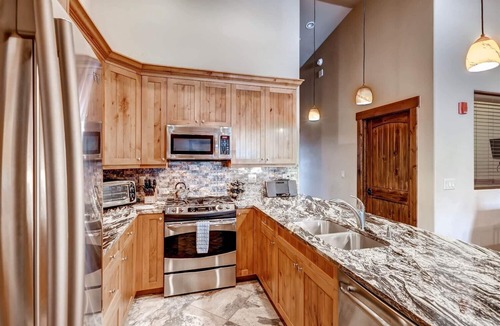 Frisco Condo | Beautiful 2 bedroom plus den close to Main Street, Frisco!