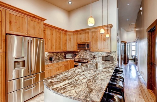 Frisco Condo | Beautiful 2 bedroom plus den close to Main Street, Frisco!