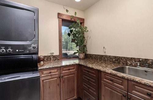 Fraser House | Beautiful 4-bedroom house on 8 acres near Fraser - privacy and amazing views!n