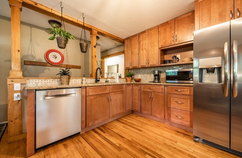 Cascade-Chipita Park House | Beautiful 5 BR Creek-side Cabin Pikes Peak