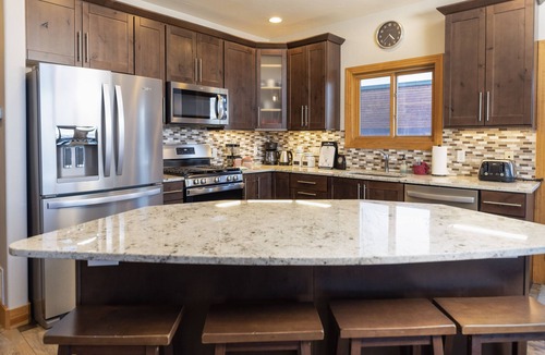 Wildernest House | Beautiful 7 BEDROOM, 3 gathering areas, pool table, hot tub, and huge deck with 360-degree views!