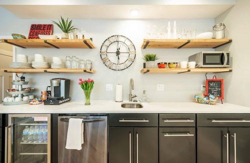 Peregrine House | Beautiful and Private Guest Apartment - Close to USAFA & Garden of the Gods!
