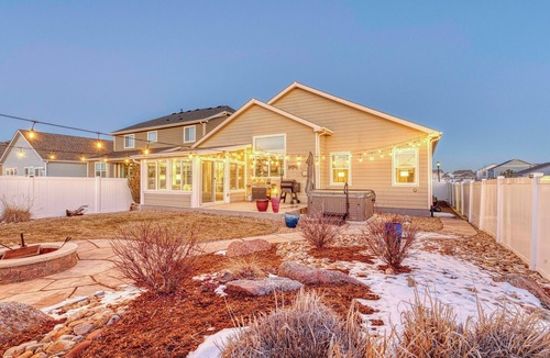 Loveland House | Beautiful Berthoud home, gorgeous mountain views, hot tub, & firepit.