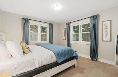 University North House | Beautiful Bungalow Next to CSU, Free Cruiser Bikes