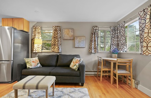 Cheesman Park House | Beautiful Carriage House - Near Botanical Gardens-On site parking