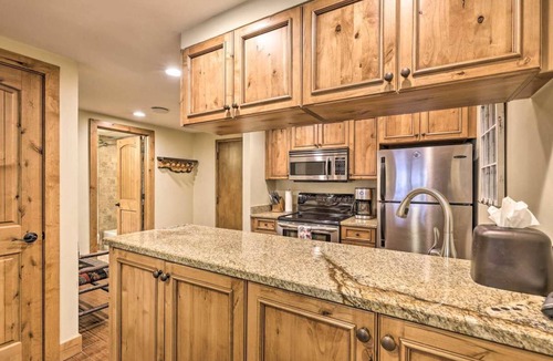 Vail Condo | Beautiful Condo across street from Vail Golf Course Clubhouse