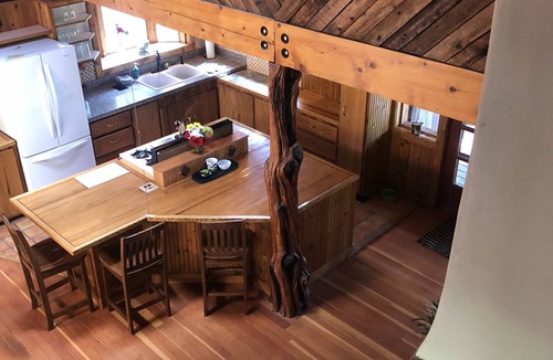 New Castle House | Beautiful creek side log home, lots of open space but only minutes to town.