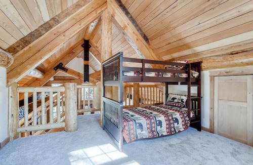 Valley of the Sun House | Beautiful Custom Full Log Home with Luxury Details and Hot Tub - Grandpa's Cabin