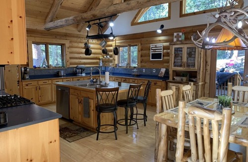 Cripple Creek House | Beautiful Custom Log Home in the Mountains- Great for Large Families