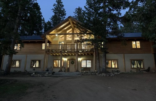Cripple Creek House | Beautiful Custom Log Home in the Mountains- Great for Large Families