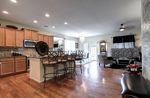 Aurora House | Beautiful Formal Model 14 mins to DIA 10 mins. Gaylord Hotel/Convention Center.