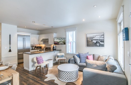 Telluride House | Beautiful Gondola District Home-1/2 blk Lifts-Skiing-Private Hot Tub!