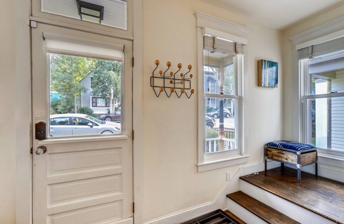 Telluride House | Beautiful Gondola District Home-1/2 blk Lifts-Skiing-Private Hot Tub!