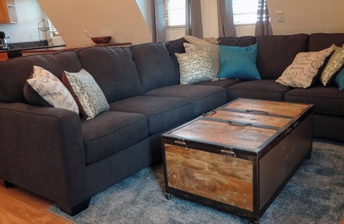 Golden Apartment | Beautiful Historic Neighborhood Carriage House Located near Downtown Golden