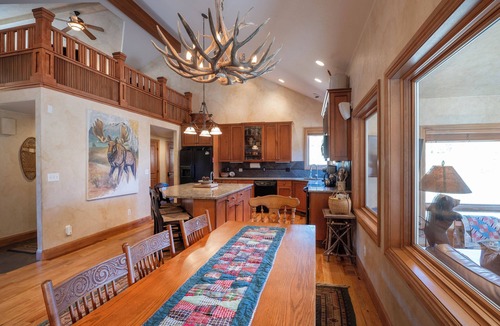 Pine House | Beautiful Home on 40+ Acres on South Platte River